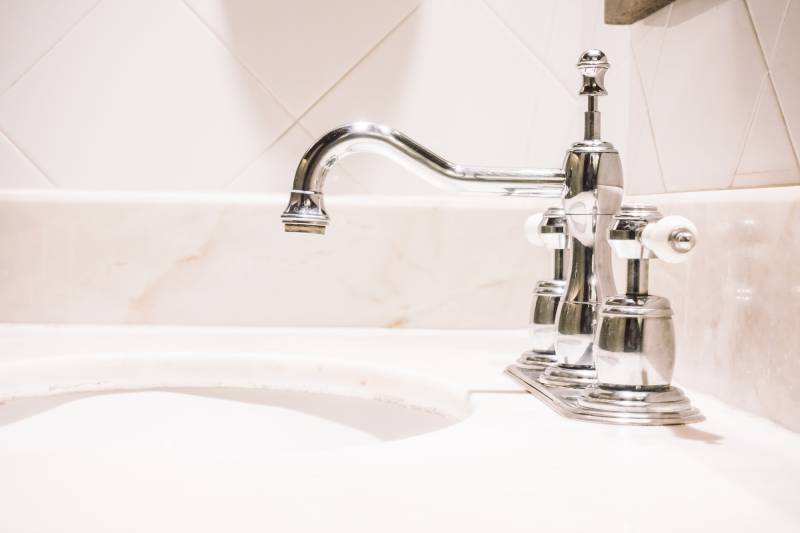 Préserver ses canalisations grâce à un adoucisseur d'eau à Rouen